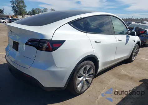 2021 Tesla Model Y Long Range Dual Motor All-Wheel Drive z USA, uszkodzony, nr VIN 5YJYGDEE9MF199888